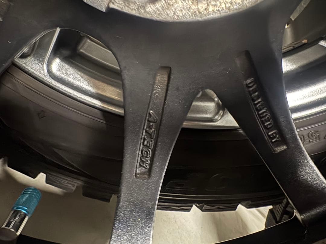 あ　215/50R17 pcd114 スタッドレスタイヤ 美品