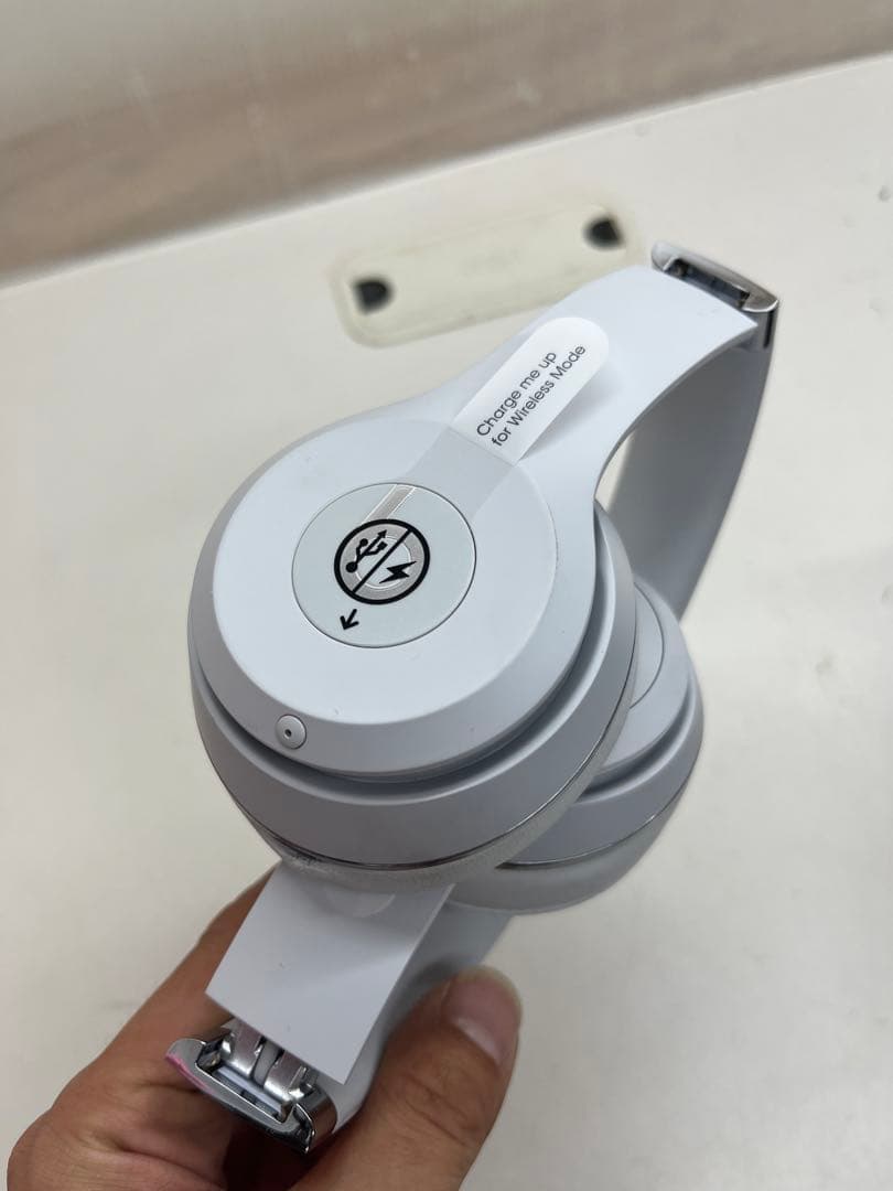 Beats Solo3 Wireless ヘッドホン　シルバー