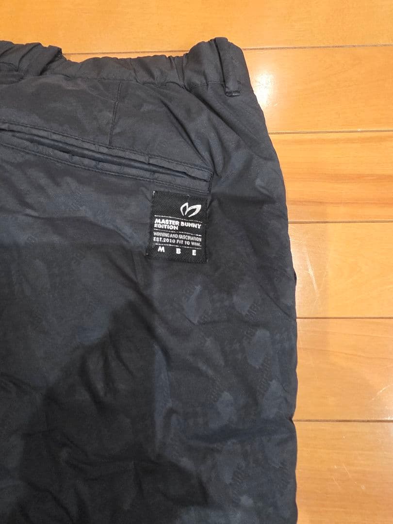 マスターバニー　中綿　ダウン風軽量パンツ 上着セットであります。