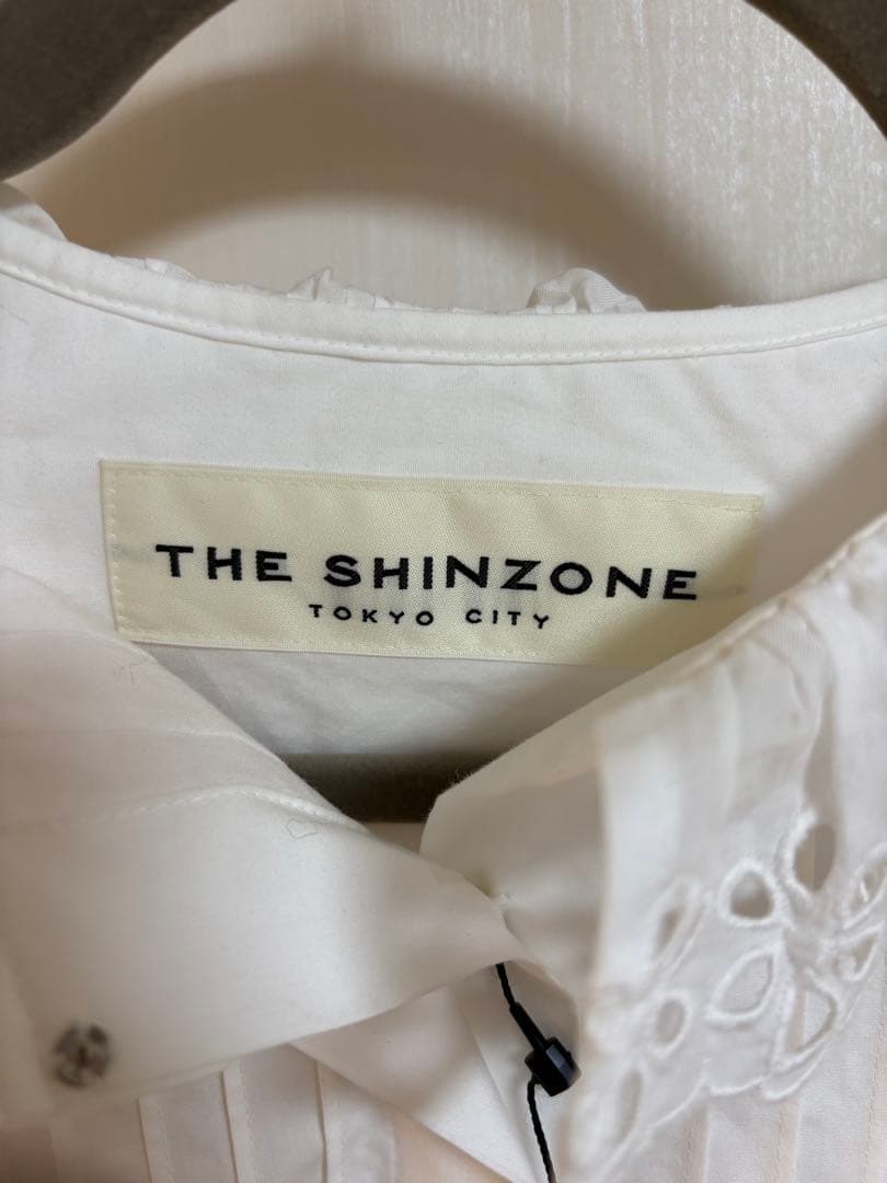 新品タグ付き　シンゾーン THE SHINZONE フリルカラーレースブラウス
