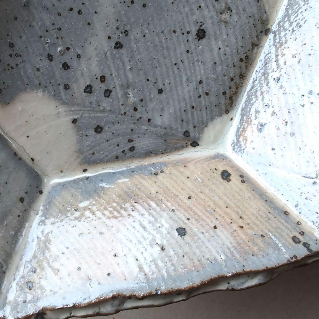 伊賀焼　蓮 善隆作　粉引手　六角皿二枚　共箱あり