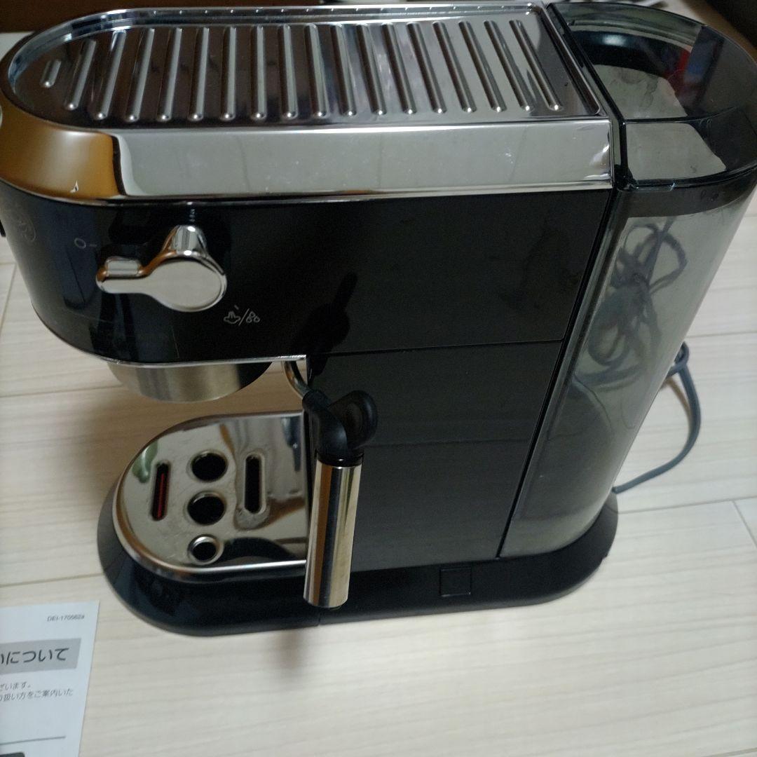 デロンギ デディカ エスプレッソ·カプチーノメーカー EC680