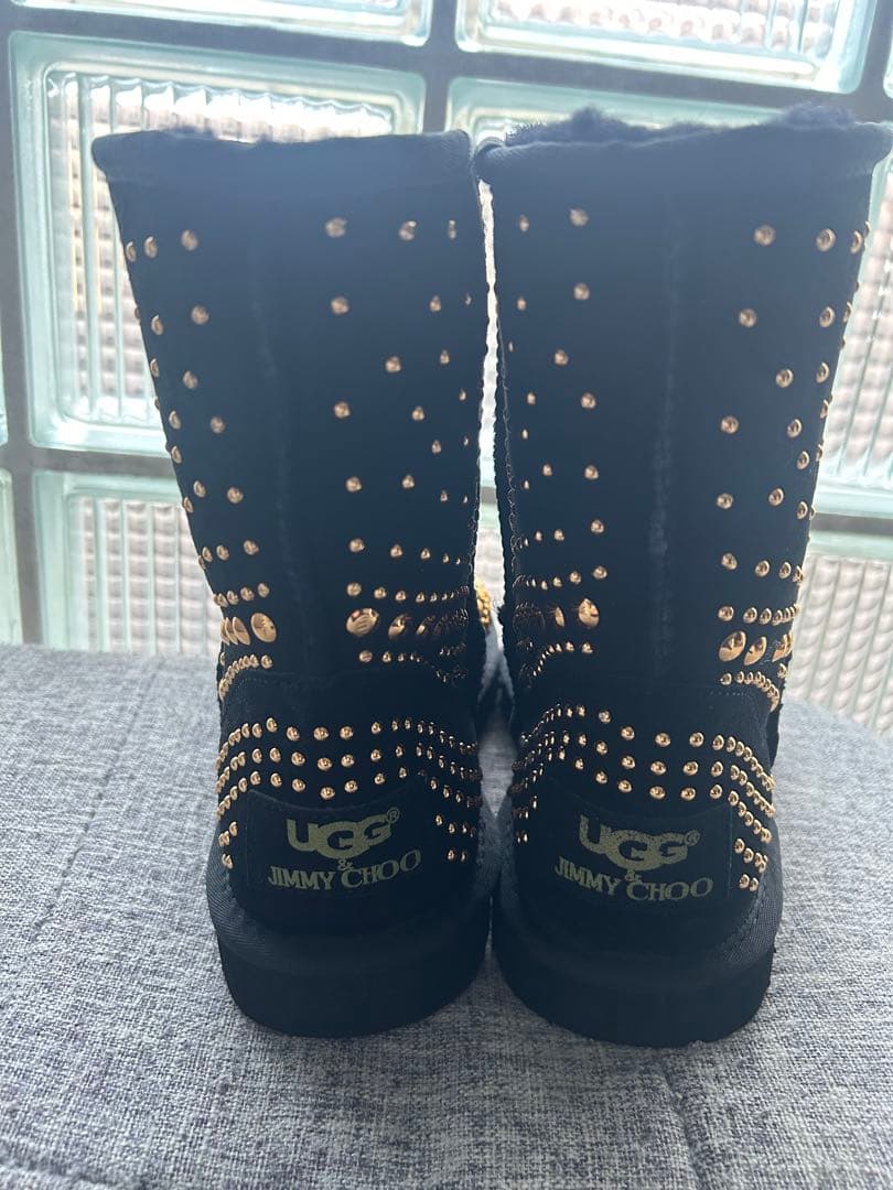お春様UGG x JIMMY CHOO スタッズムートンブーツ