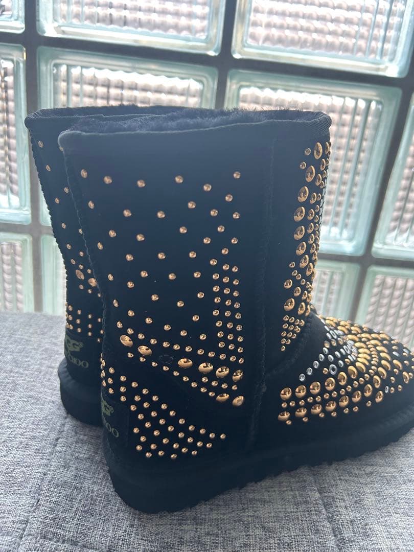 お春様UGG x JIMMY CHOO スタッズムートンブーツ
