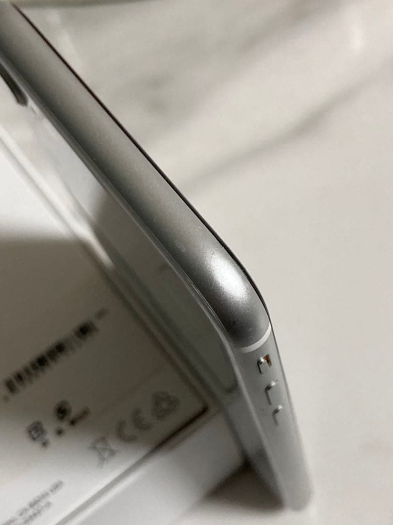 iPhone se2 第二世代64GB ホワイト　中古スマホ