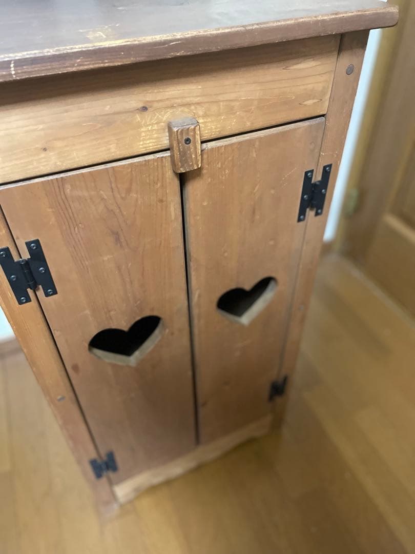 木製カントリー風キャビネット ハート型扉