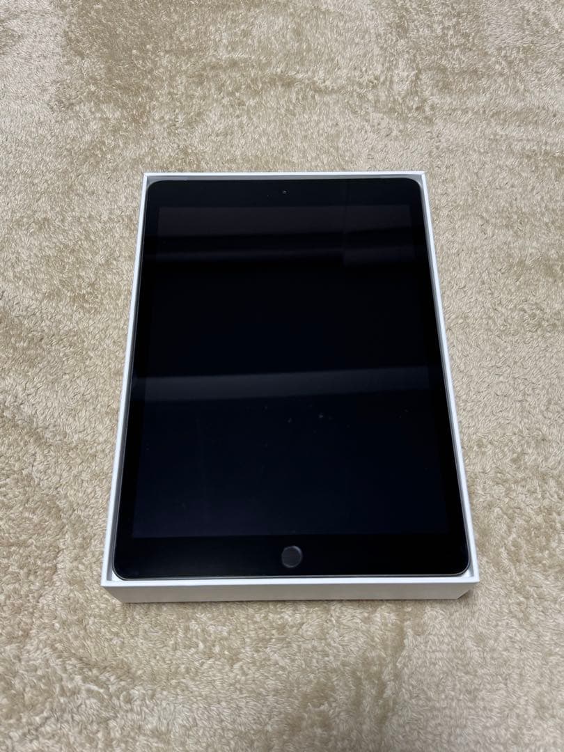 apple iPad 第8世代　32GB simフリー スペースグレー