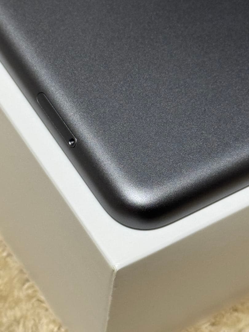 apple iPad 第8世代　32GB simフリー スペースグレー