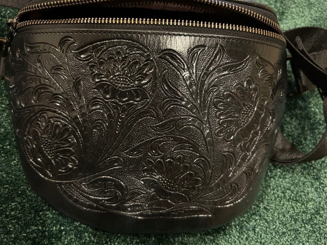 GRACE CONTINENTAL ウエストバッグ　牛革　ボディバッグ