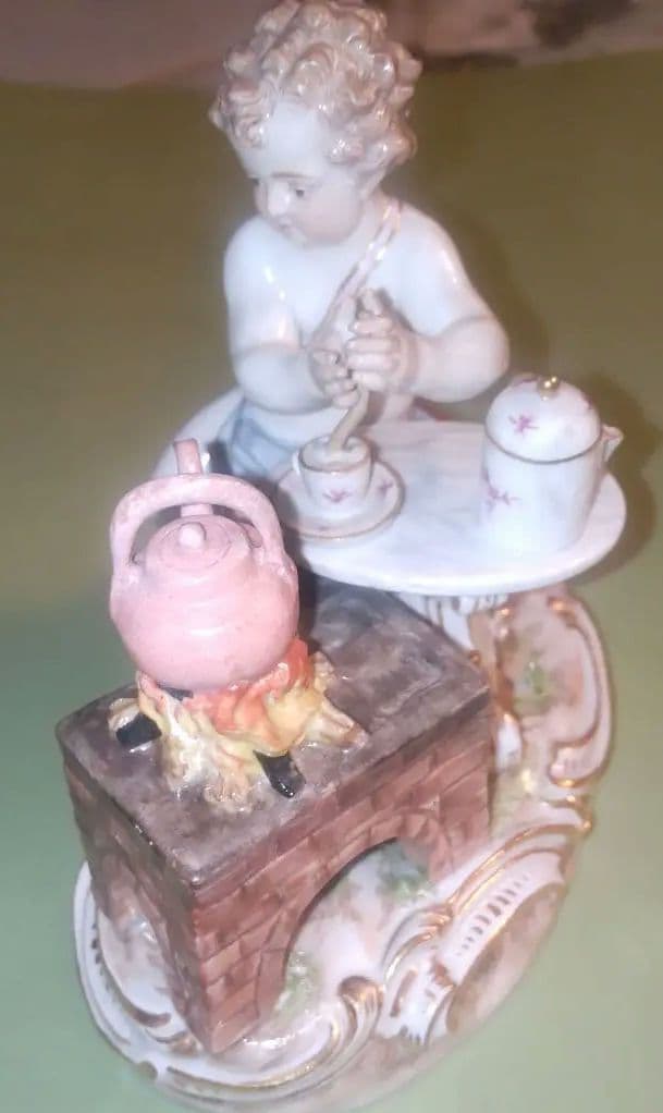 靴*も様 美品 マイセン ホットチョコレートを作る天使 フィギュリン