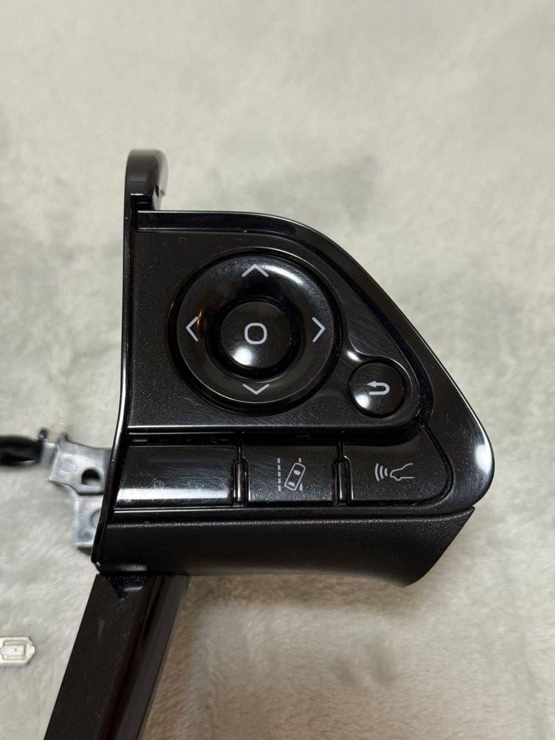 【送料込み】50系プリウス　純正ステアリングスイッチ　ブラック