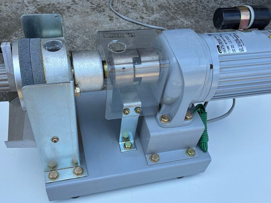 家庭で簡単‼️電動石臼製粉機　フシミ製作所　卓上タイプ