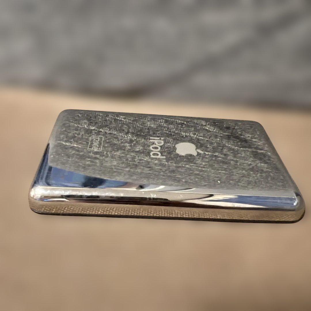 iPod classic 120GB中古　ブラック　ディスプレイ保護フィルム付