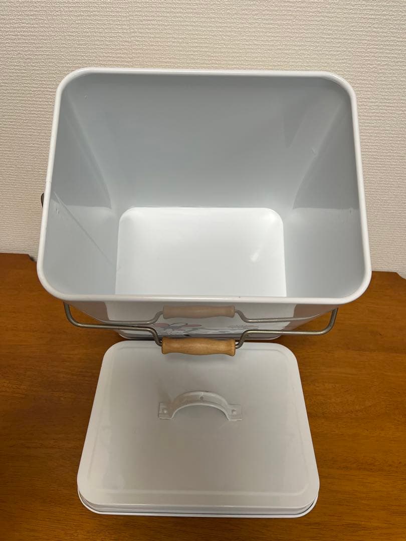 ⚫︎ マンハッタナーズ　ホーロー缶　L 収納　キャリー缶　ネコ　ホワイト