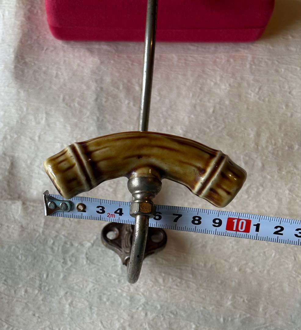 アンティーク　装飾的な陶器ハンドルのウォールフック