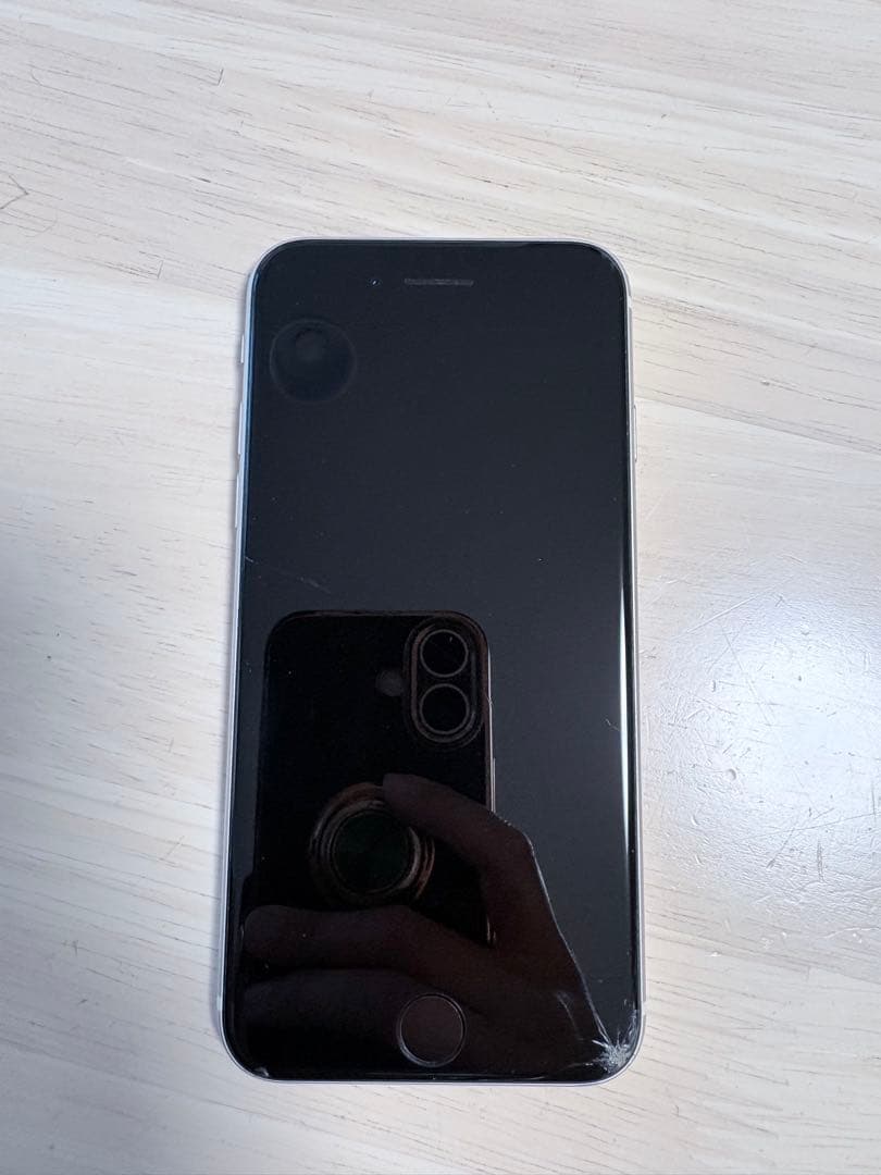 Apple iPhone SE 第3世代　ホワイト 本体