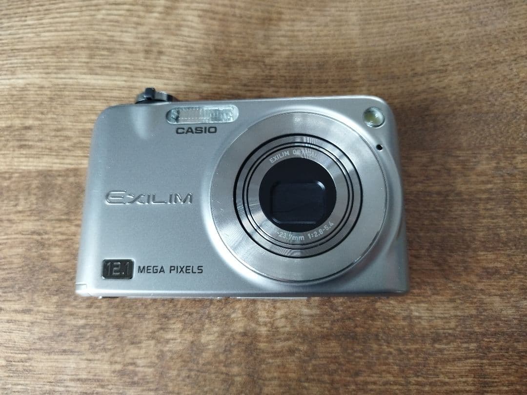デジカメCASIOカシオ EXLIM 充電器付き