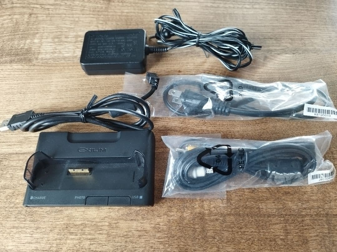 デジカメCASIOカシオ EXLIM 充電器付き