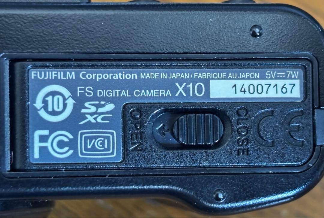 Fujifilm X10 コンパクトデジタルカメラ