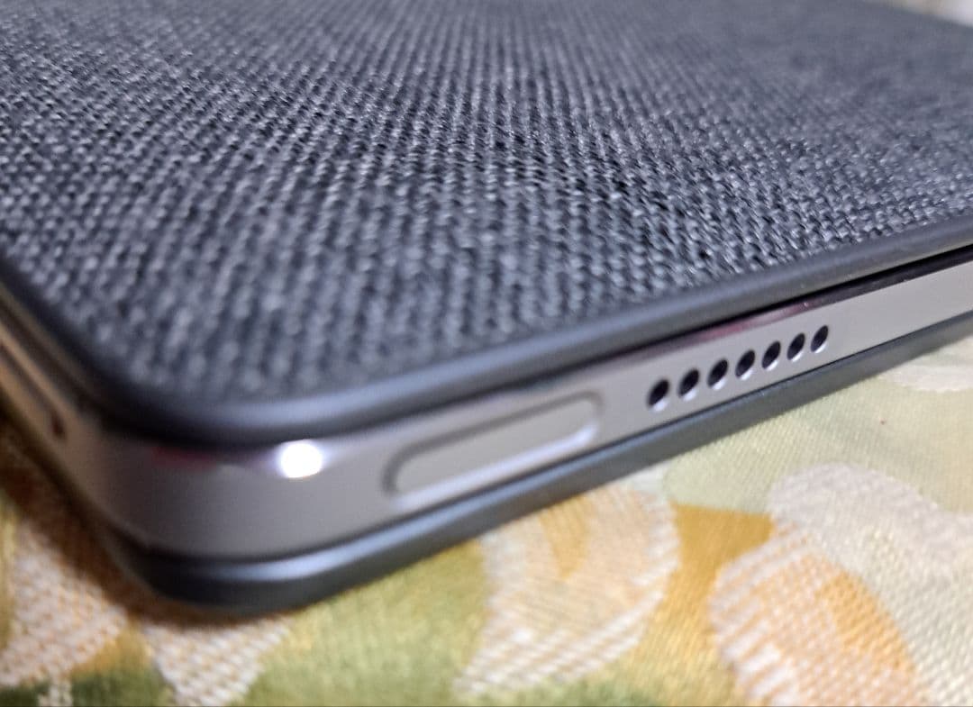 LAVIE PC―T1195BAS 【11.5型】485g （専用カバー付き）