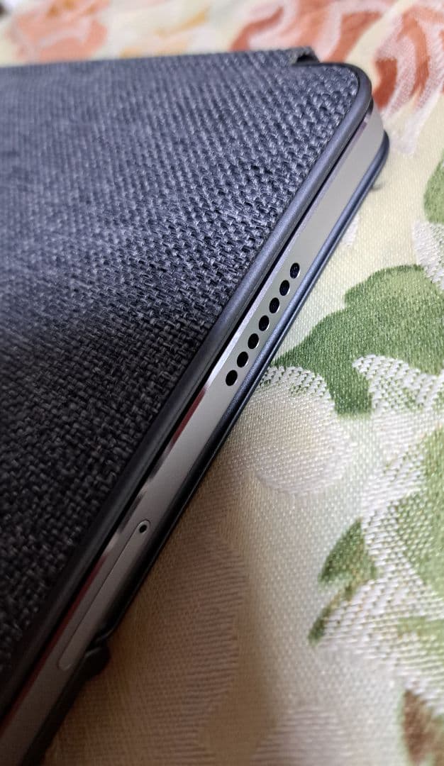 LAVIE PC―T1195BAS 【11.5型】485g （専用カバー付き）