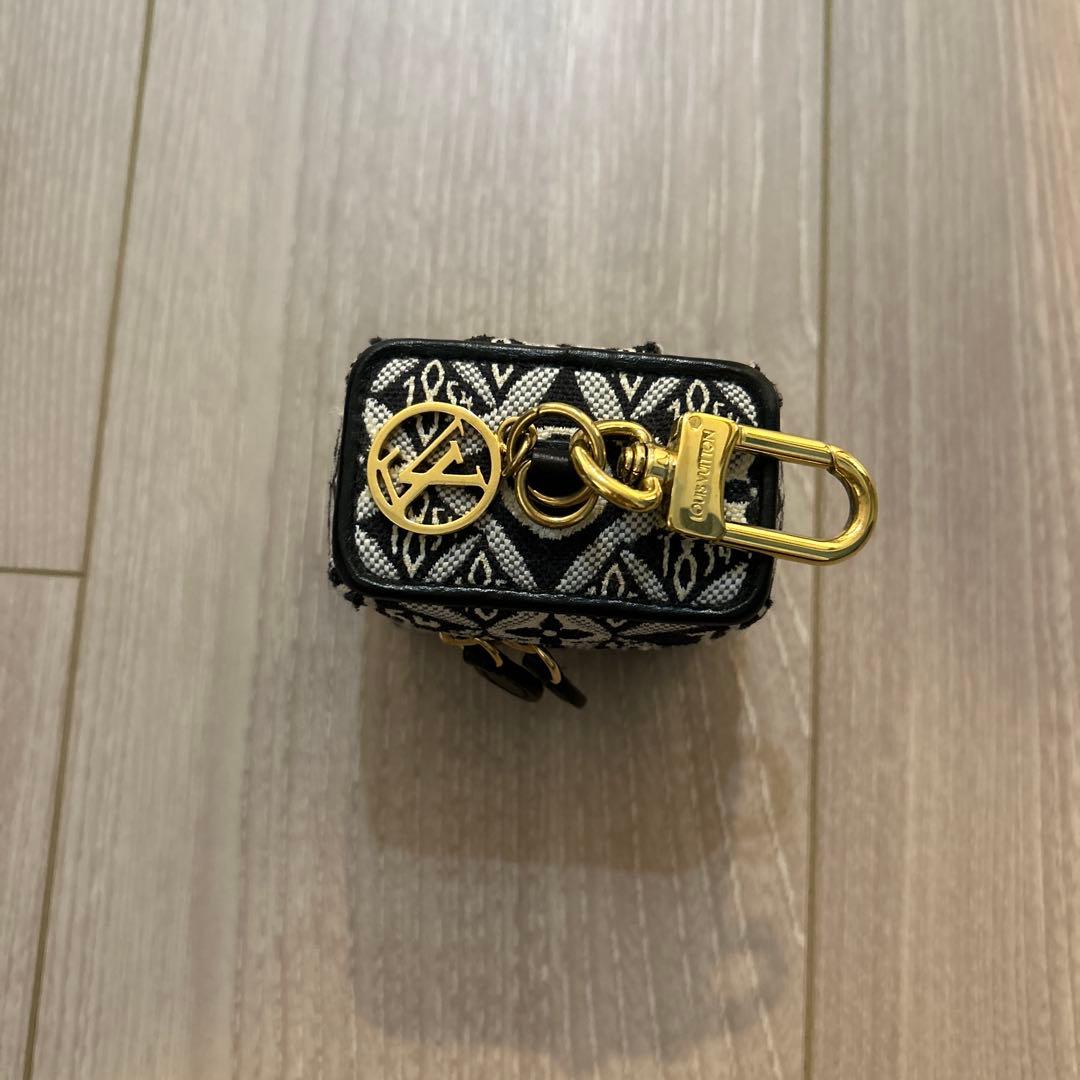 VUITTONのAirPodsケースSINCE 1854