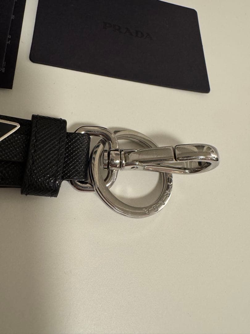 【正規店購入】極美品 PRADA サフィアーノ トライアングル キーリング