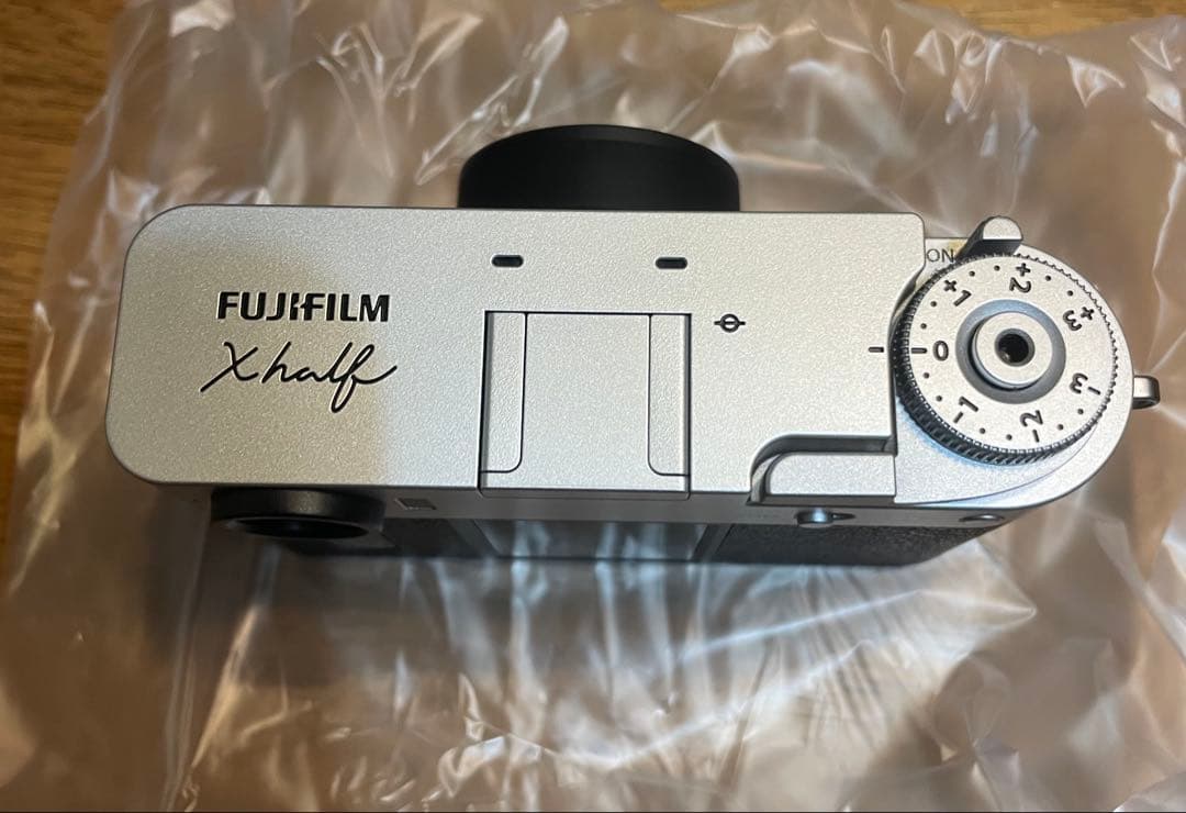 【新品】FUJIFILM デジタルカメラ　X half FX-HF1_S_JP
