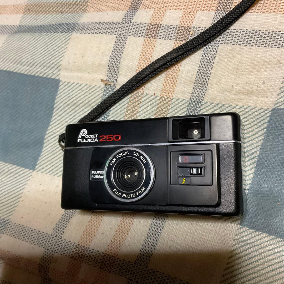 フジカ　ポケットフジカ250 1977年 110フイルム【ポケットカメラ　美品】