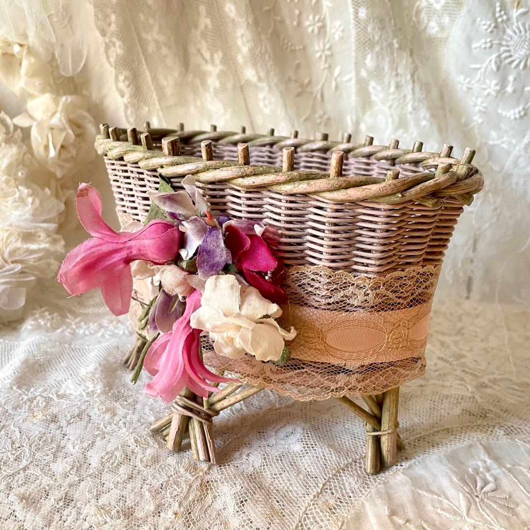 布花付きピンクドールパニエ　フランスアンティーク　かごカゴ籠　プレゼンテーション