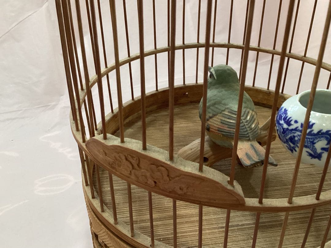 高級英国アンティーク香木鳥かごと彫刻台座　シノワズリ　ウグイス鳴きます　景徳鎮