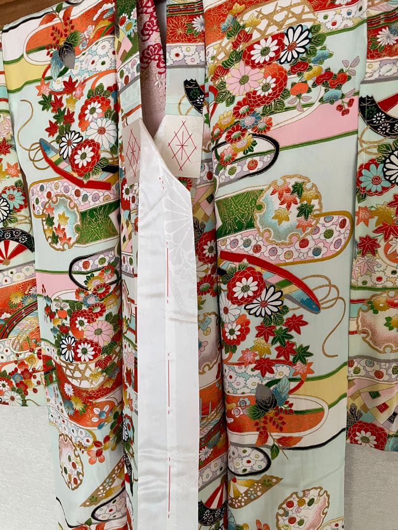 新品　未使用　高級　正絹　着物　七五三　お宮参り　しつけ付き　女子　古典柄　和柄