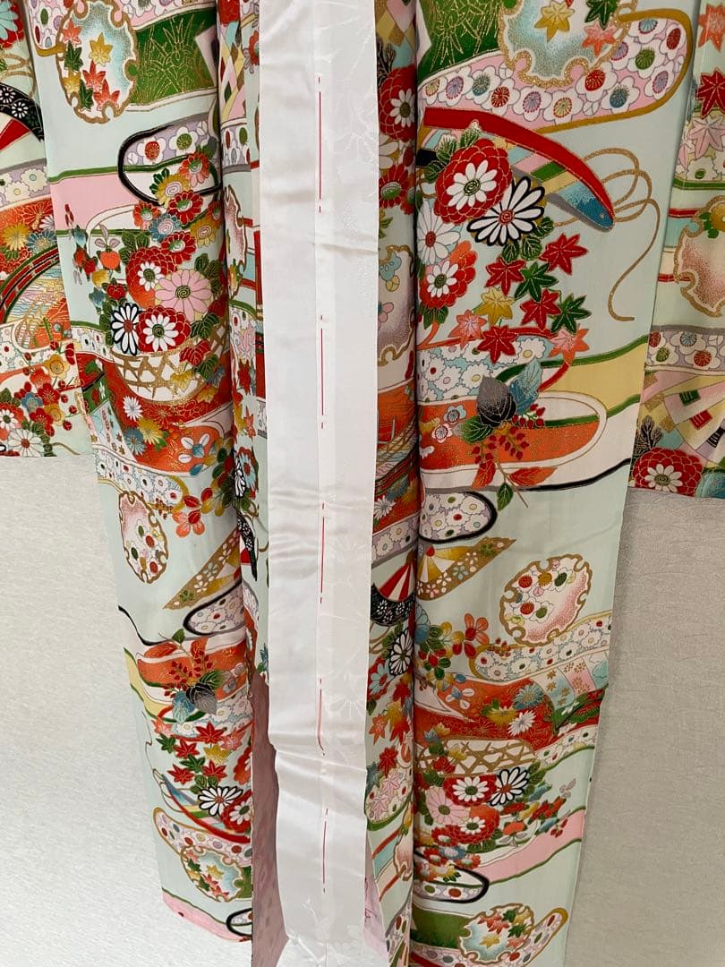 新品　未使用　高級　正絹　着物　七五三　お宮参り　しつけ付き　女子　古典柄　和柄