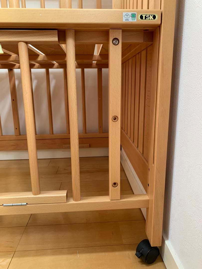 値下げ！MIKI HOUSE 木製ベビーベッド キャスター付き　すのこ床板