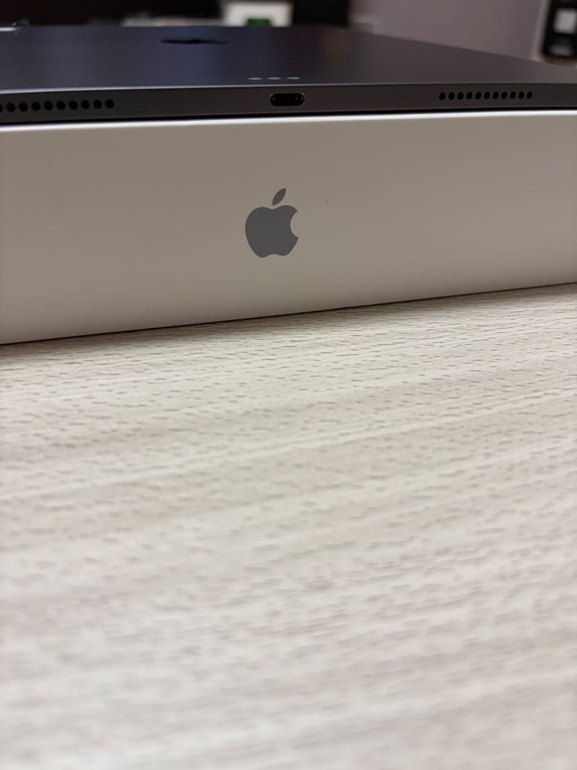 iPadPro12.9第5世代128GBWi-Fi フィルム貼付