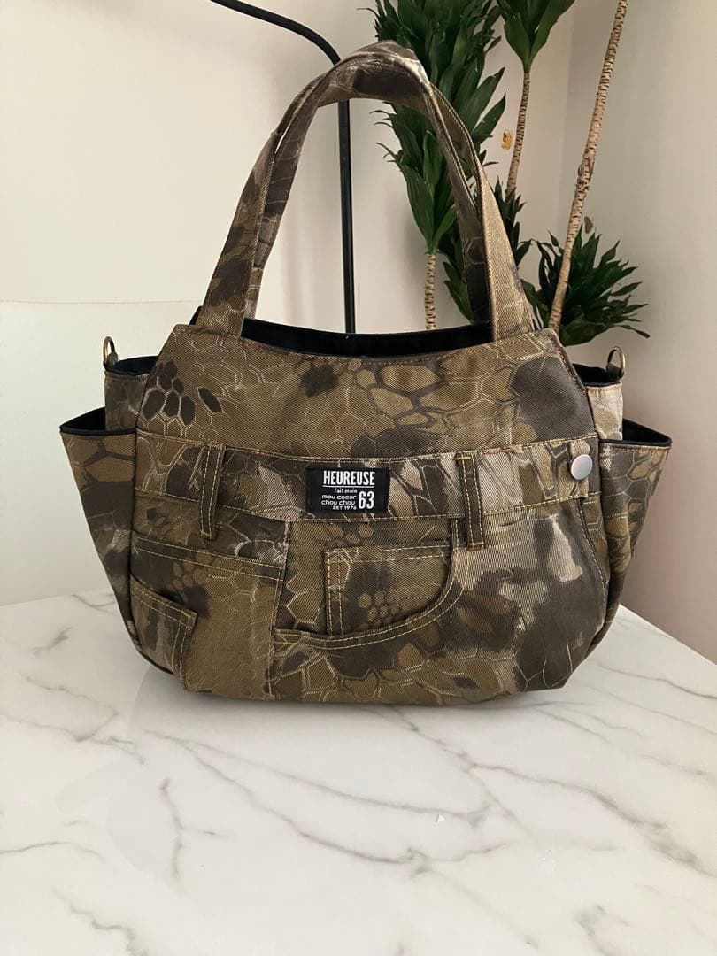 822ＣＫＡのカカ　大きめ迷彩柄デニムリメイクバック　ハンドメイド2点