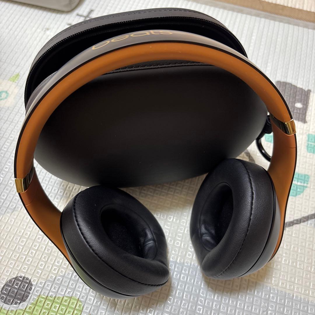 Beats Studioワイヤレスヘッドホン ブラック/ブラウン ケース付き