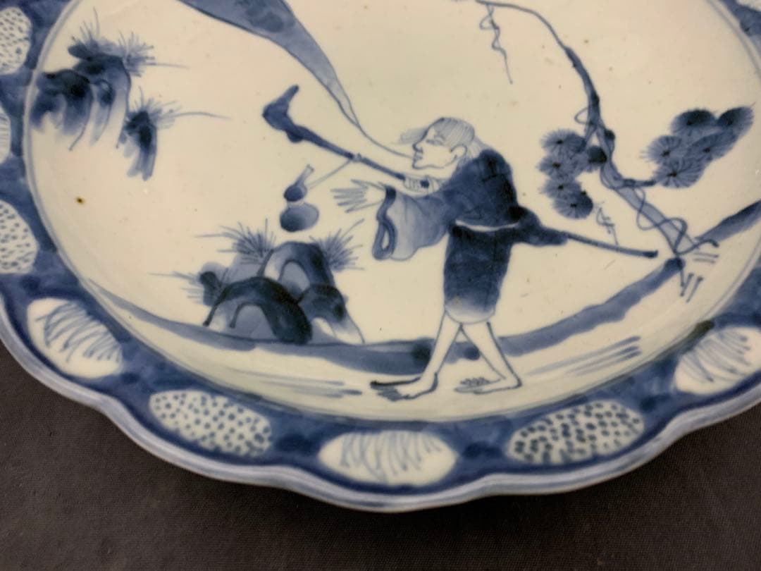 古伊万里　　鉄拐仙人染付図輪花皿　約直径27㎝