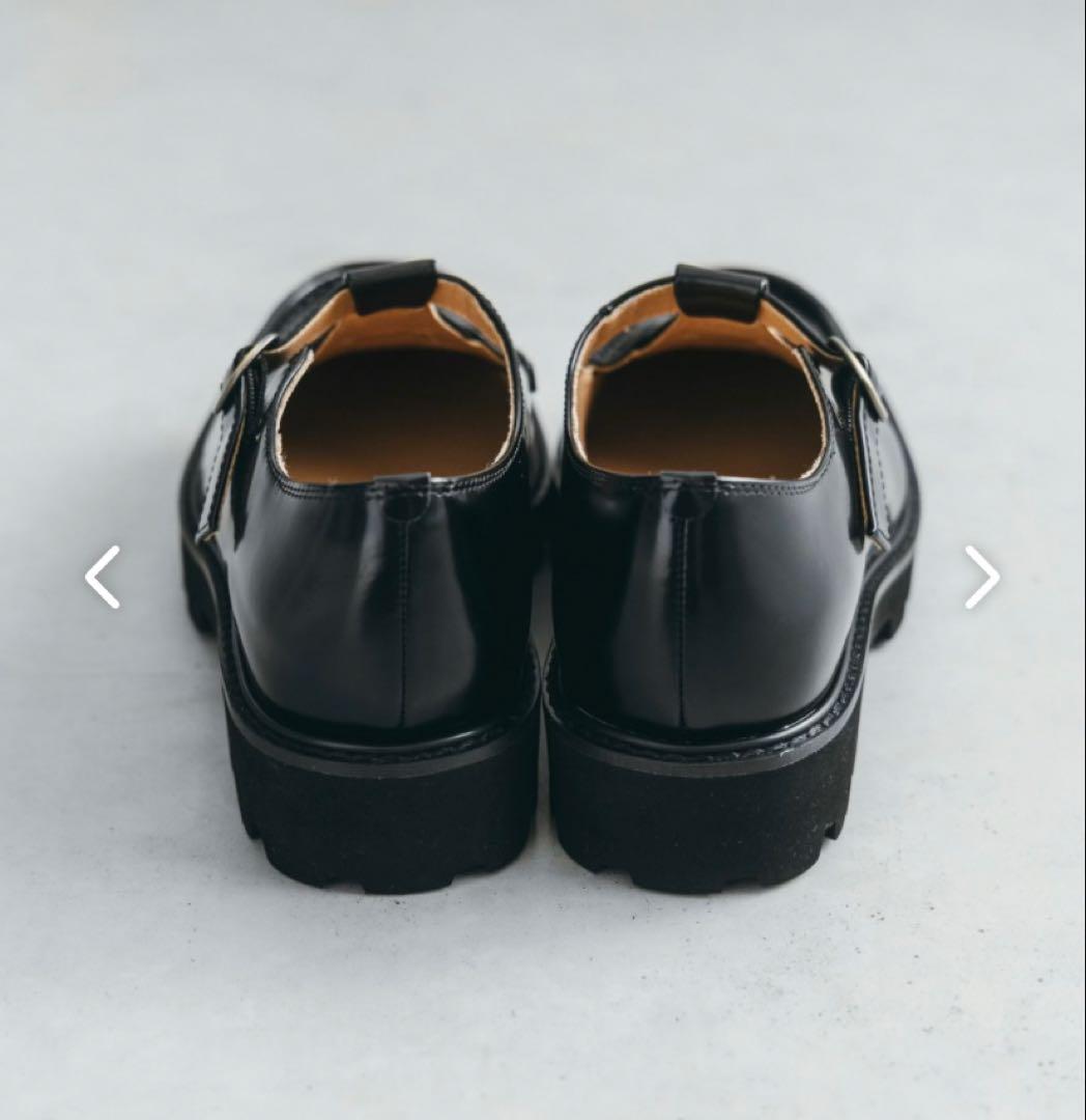 黒い編み込みデザインローファー