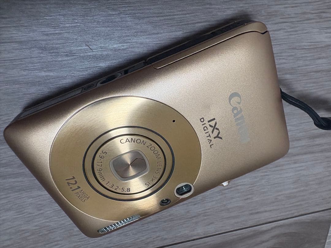 キヤノンデジカメ　Canon IXY DIGITAL 210 IS ゴールド