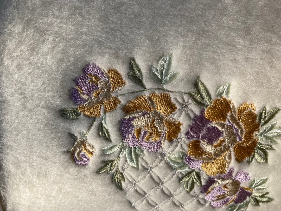 a*1様 高級毛布 ふんわり優しいホワイトカシミヤ　ラムウール140cm X 2