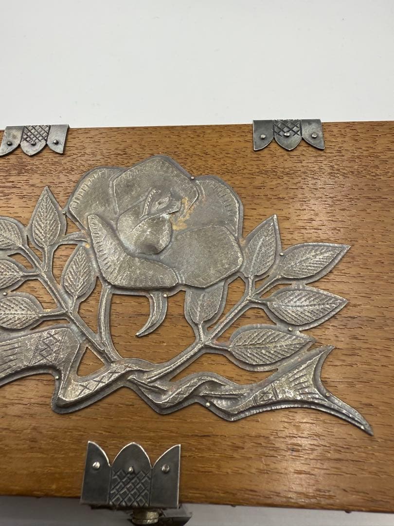 純銀木製ボックス 花の彫刻