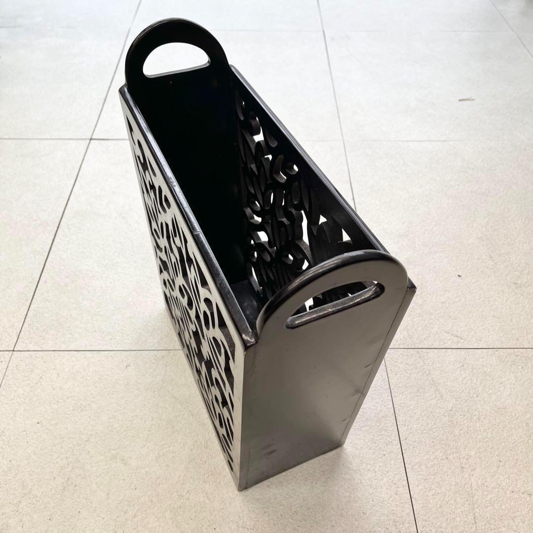 【モダン】ブックシェルフ 黒 シック 模様 木製 本立て 雑誌入れ 本収納