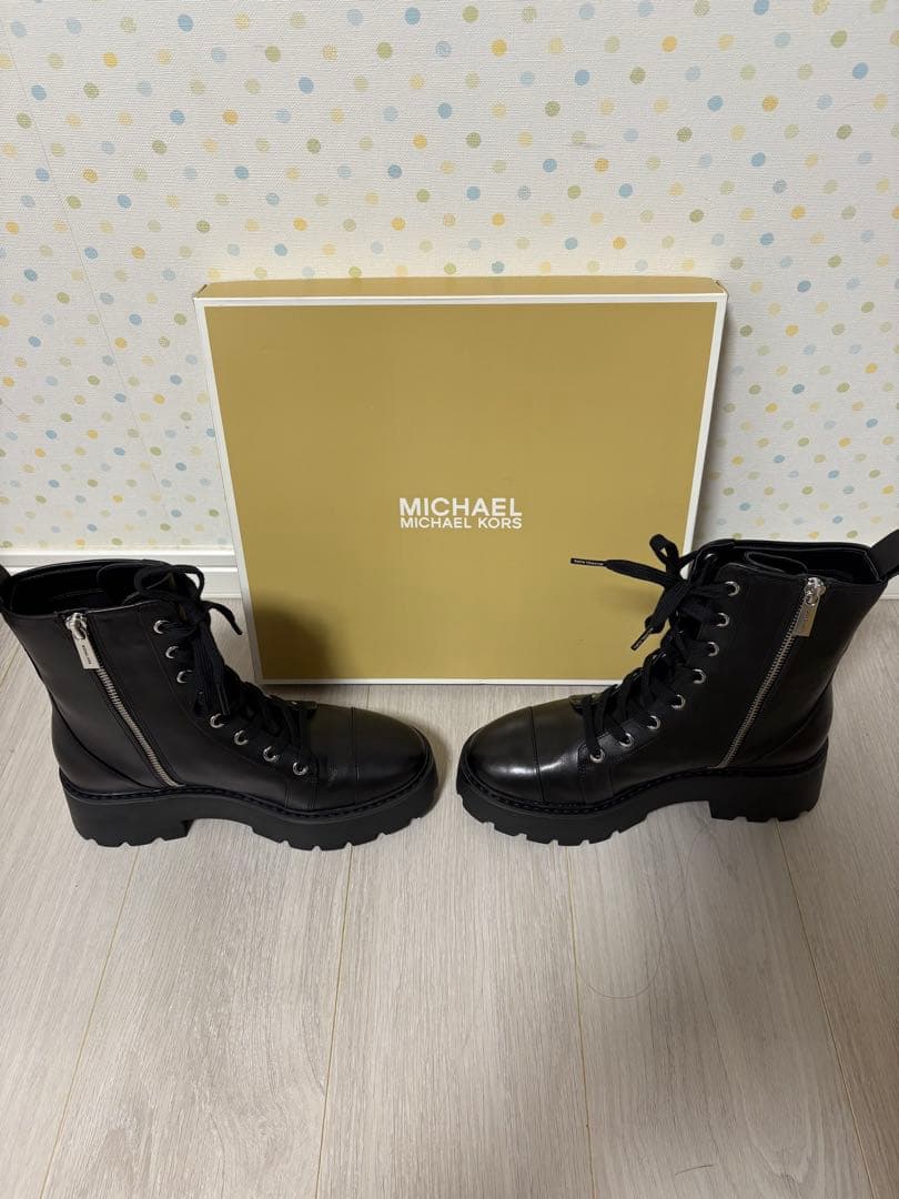 MICHAEL KORS ブラック レースアップブーツ