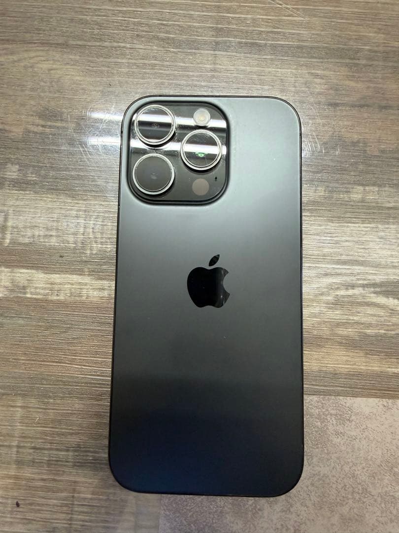 Apple iPhone 16Pro ブラックチタニウム本体256g