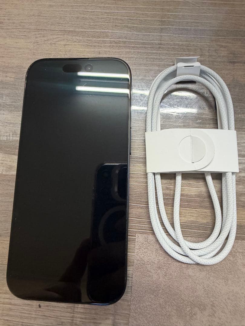 Apple iPhone 16Pro ブラックチタニウム本体256g