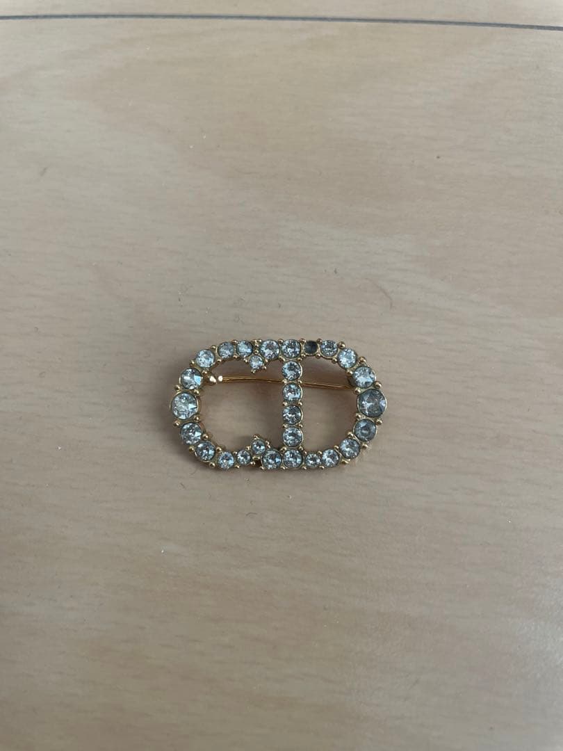 Dior ロゴブローチ ゴールド