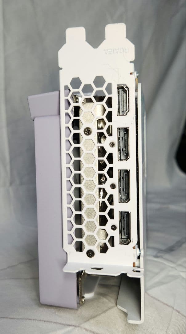 【りあ】Yeston Sakura RADEON RX 9070 16GB