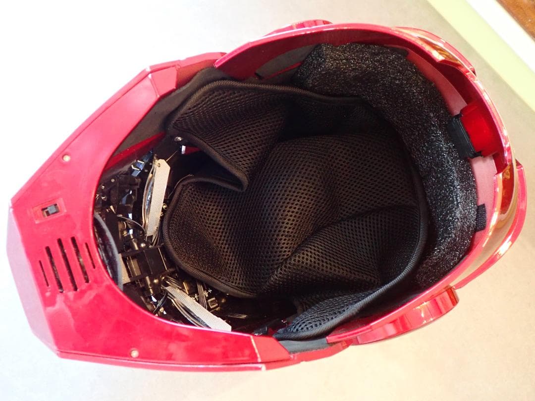 アイアンマン ヘルメット LED付き 自動開閉リモコン付属1：1