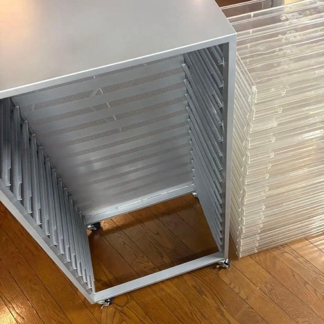 ケンジ様！スチール製キャビネット 多段式 シルバーパンチング加工　A3サイズ収納